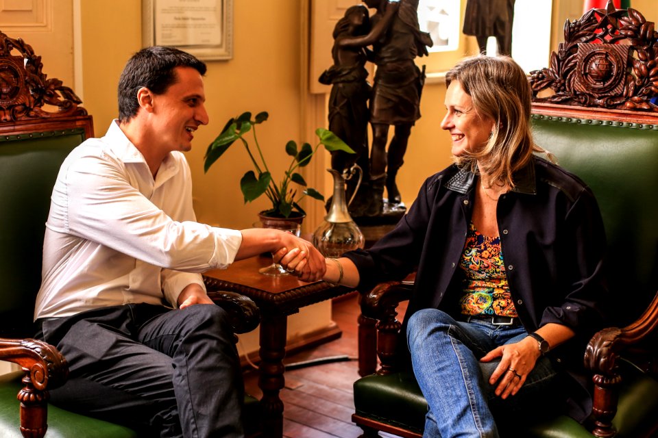 25.01.2018 - Prefeita Paula Mascarenhas em reunião com novo assessor especial Samuel Ongaratto, que será responsável  pelo Pacto Pelotas Pela Paz.