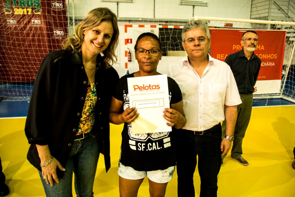 25.01.2018 - Prefeita Paula Mascarenhas durante entrega de certificados de regularizacão fundiária do Mário Meneghetti - Foto: Gustavo Vara