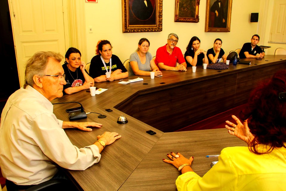 25.01.2019 - Reunião com os manifestantes em favor da proibição das charretes - Foto Marcel Avila