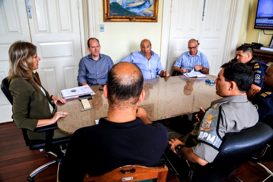 24.01.2018 - Prefeita Paula Mascarenhas em reunião com forças policiais e secretarias, sobre estratégias para elevar a segurança no transporte coletivo