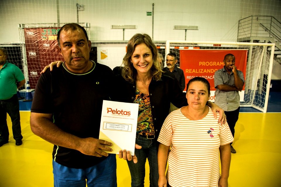 25.01.2018 - Prefeita Paula Mascarenhas durante entrega de certificados de regularizacão fundiária do Mário Meneghetti - Foto: Gustavo Vara