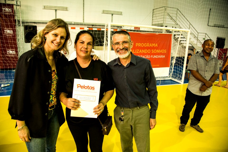 25.01.2018 - Prefeita Paula Mascarenhas durante entrega de certificados de regularizacão fundiária do Mário Meneghetti - Foto: Gustavo Vara