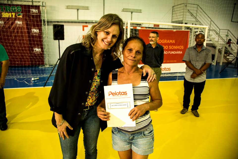 25.01.2018 - Prefeita Paula Mascarenhas durante entrega de certificados de regularizacão fundiária do Mário Meneghetti - Foto: Gustavo Vara