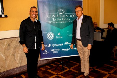 25.04.2019 - Vice-prefeito Idemar Barz presente na Reunião-Almoço Tá na hora com palestra de Realdir Furtado - Foto Michel Corvello