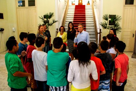 23.11.2017 - Prefeito em exercício Idemar Barz recebe alunos da Escola Fernando Osório que visitam o Paço Municipal