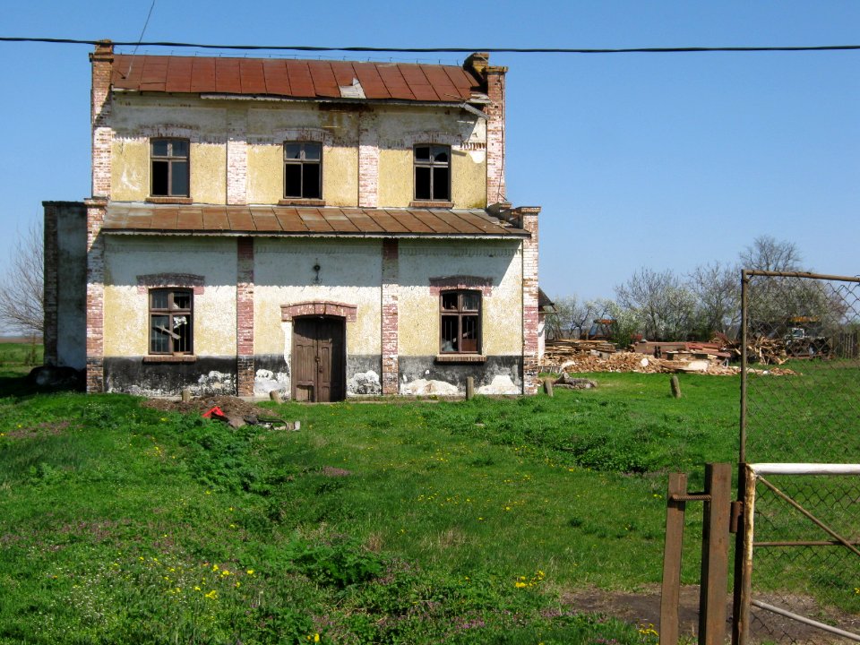 abandoned farmhouse