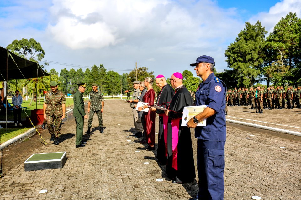 17.04.2019 - Vice-prefeito Idemar Barz é homenageado pelo Exército Brasileiro
