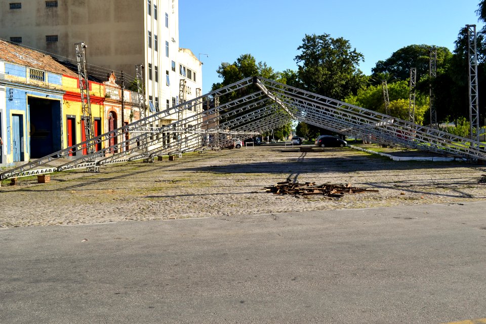 21.02.2019 - Montagem da passarela para o carnaval - Foto Janine Tomberg