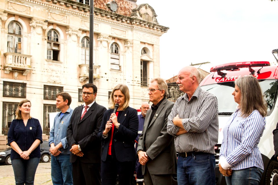 17.04.2019 - Prefeita Paula Mascarenhas e o vice Idemar Barz durante ato de entrega de novos veículos para o Samu - Foto: Gustavo Vara