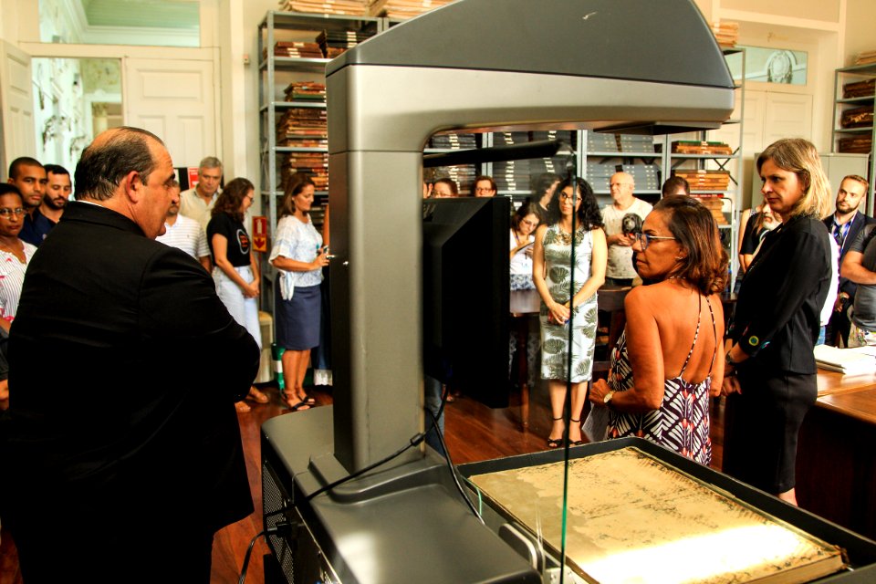 19.02.2019 - Prefeita Paula Mascarenhas participa da entrega do scanner planetário para digitalização do acervo da Bibliotheca Pública Pelotense - Foto: Gustavo Vara