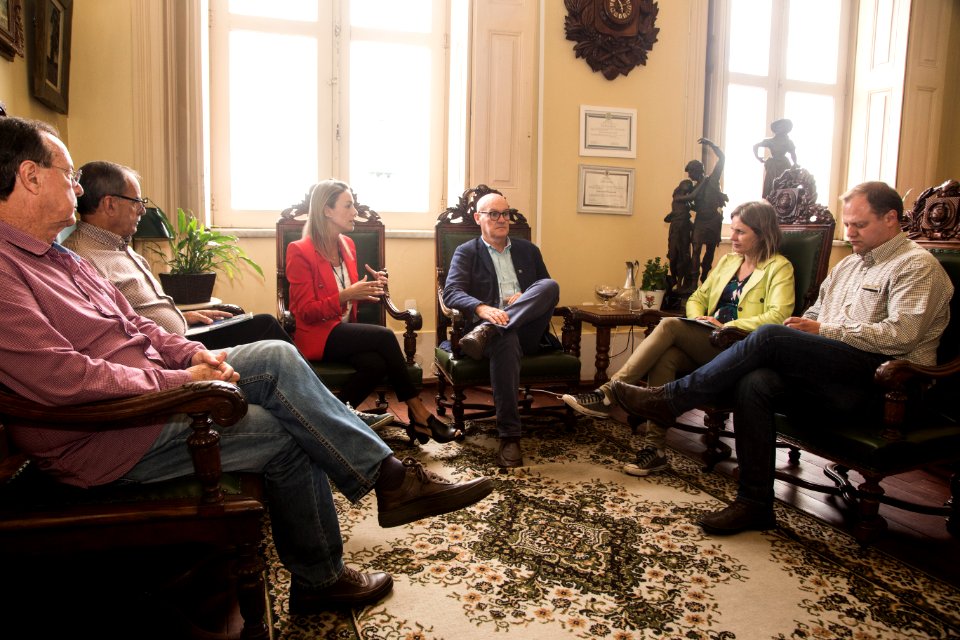 22.04.2019 - Prefeita Paula Mascarenhas em reunião com o presidente do Irga, Guinter Frantz, para apresentação do Provarroz que estimula a produção de farinha de arroz nas escolas - Foto: Gustavo Vara