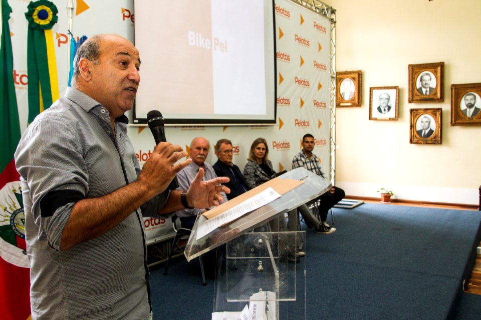 12.04.2019 - Prefeita Paula Mascarenhas realiza assinatura do decreto 6.165 que regulamenta o Bikepel  - Foto: Gustavo Vara