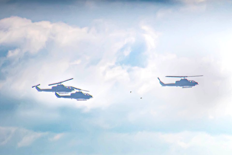 8 AH-1W超級眼鏡蛇攻擊直升機