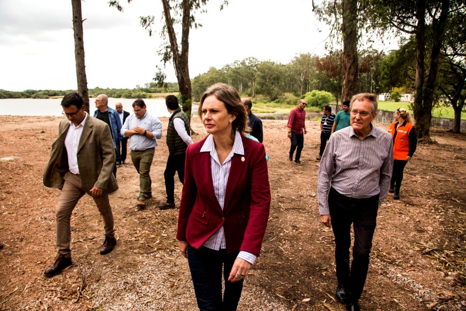 05.04.2019 - Prefeita Paula Mascarenhas e o vice Idemar Barz, acompanhados do secretário estadual de Meio Ambiente e Infraestrutura, Artur Lemos Junior, realizam visita a Barragem Santa Bárbara - Foto: Gustavo Vara