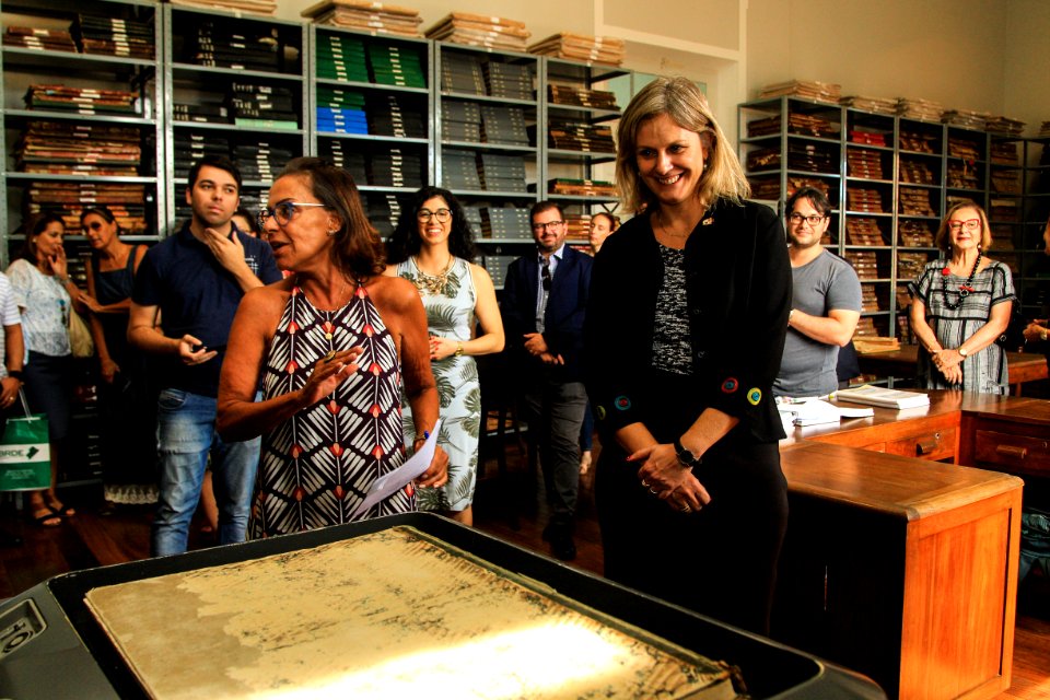 19.02.2019 - Prefeita Paula Mascarenhas participa da entrega do scanner planetário para digitalização do acervo da Bibliotheca Pública Pelotense - Foto: Gustavo Vara