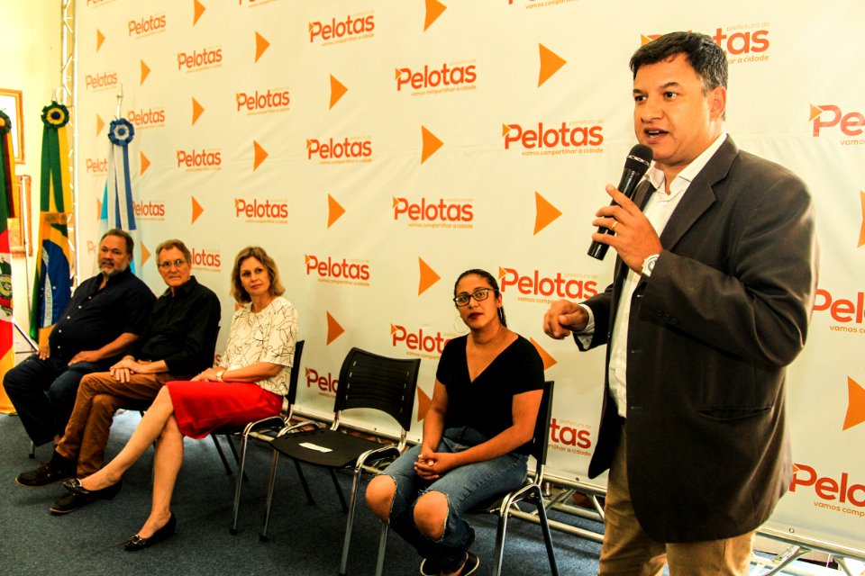 10.01.2019 - Prefeita Paula Mascarenhas realiza assinatura da lei que declara de utilidade pública seis cooperativas - Foto: Gustavo Vara