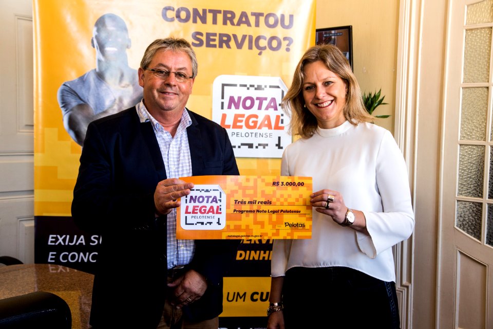 09.04.2019 - Prefeita Paula Mascarenhas realiza a entrega simbólica do primeiro prêmio do programa Nota Legal Pelotense - Foto: Gustavo Vara