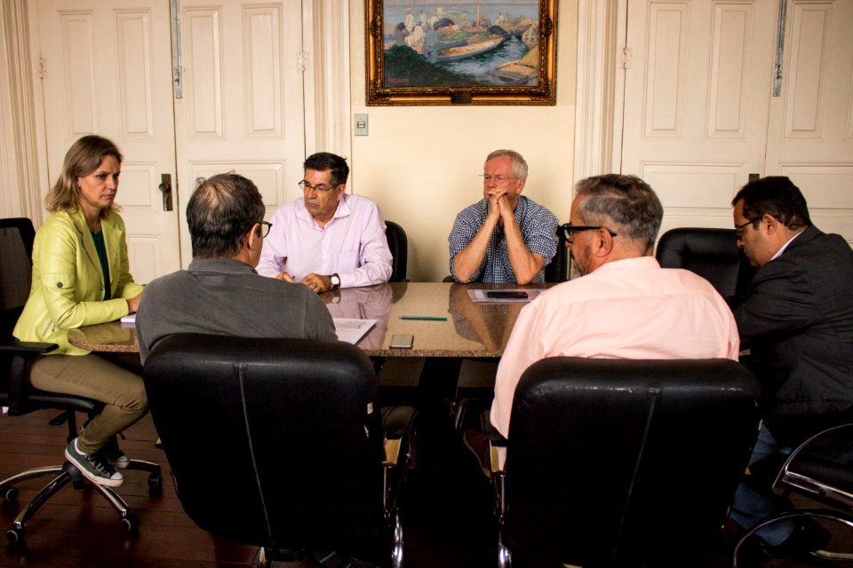 18.04.2019 - Prefeita Paula Mascarenhas em reunião com equipe do Plano de Mobilidade - Foto Michel Corvello