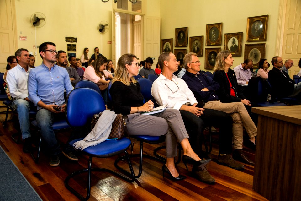 17.04.2019 - Prefeita Paula Mascarenhas realiza assinatura do termo de colaboração entre Prefeitura, via Secretaria de Assistência Social, e CIEE, tendo como objetivo a concessão de apoio para implementação das ações do programa Acesso ao Trabalho alinhad