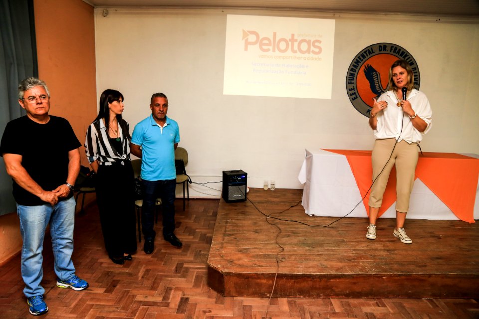 20.02.2019 - Prefeita Paula Mascarenhas em reunião com moradores da  Vinte e Dois de Maio na  Escola Franklin Olivé Leite -  Foto: Gustavo Vara