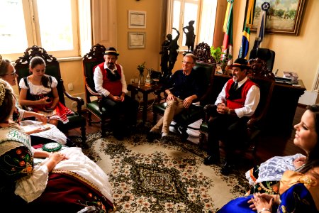 22.11.2018 - Prefeito em exercício Idemar Barz  recebe o  convite das Tituladas do 31º Kerb - Foto: Gustavo Vara