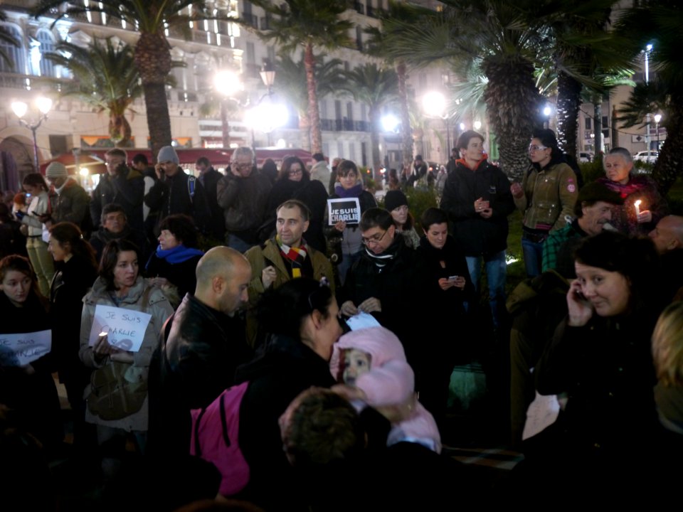 Rassemblement de soutien à Charlie Hebdo - 7 janvier 2015 - Toulon -  P1980303