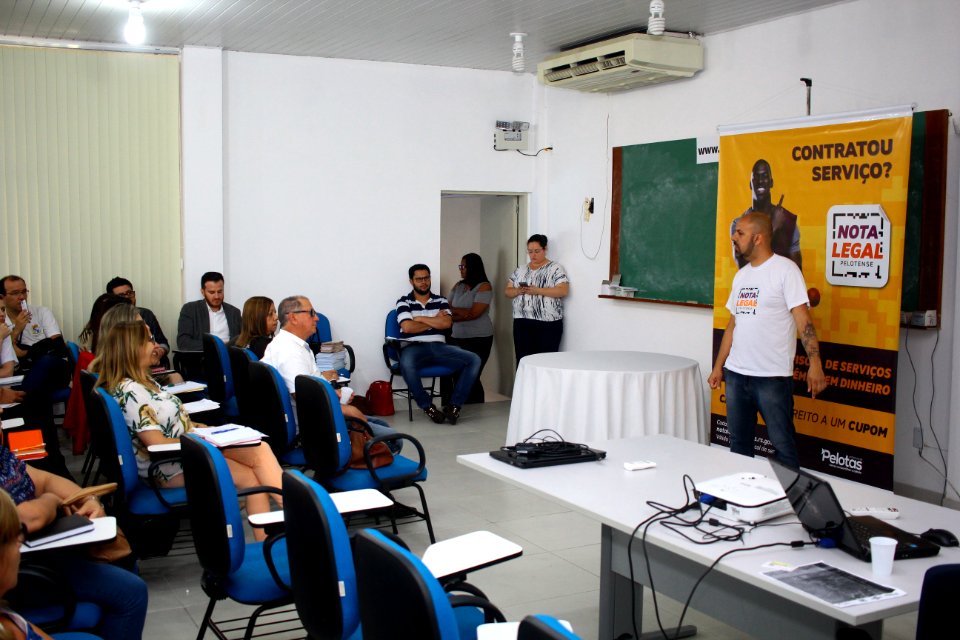 12.11.2018 - SMF - Palestra Programa Nota Legal Pelotense - Foto Marcel Avila