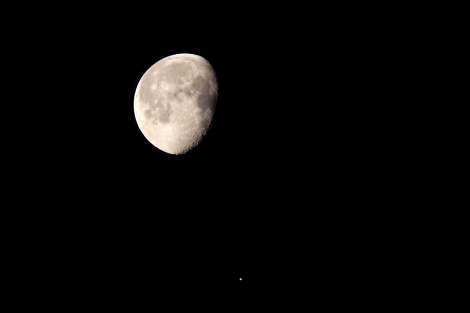 Moon with one star