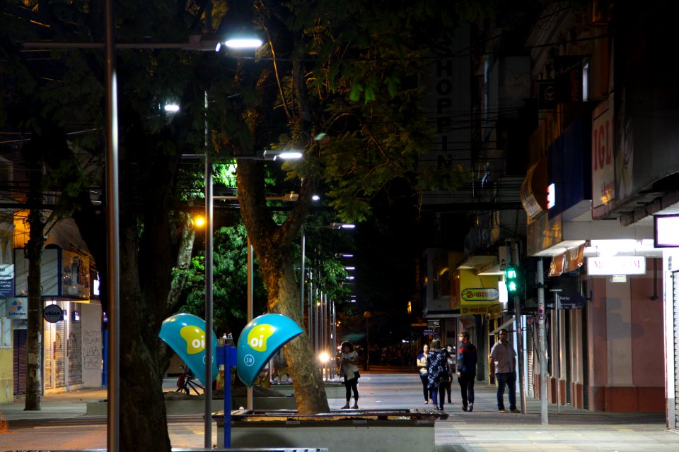05.12.2018 - SEPLAG - Teste luminárias Led Calçadão - Foto Marcel Avila