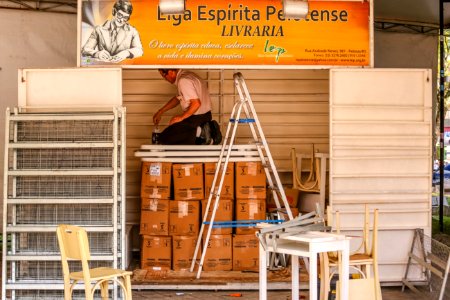 29.10.2018 Montagem da Feira do Livro - Fotos Gustavo Mansur