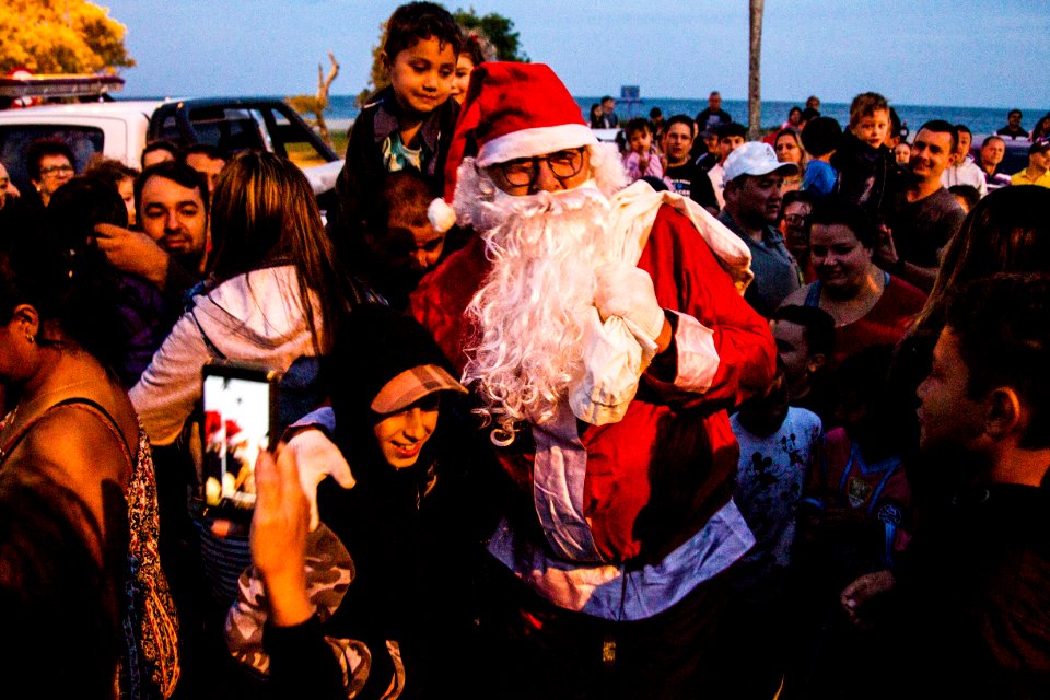 09.12.2018 - Chegada do Papai Noel na Praia do Laranjal em Pelotas - Foto: Gustavo Vara