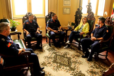 13.02.2019 - Prefeita Paula Mascarenhas em reunião com comandante geral do CBMRS - Foto: Gustavo Vara