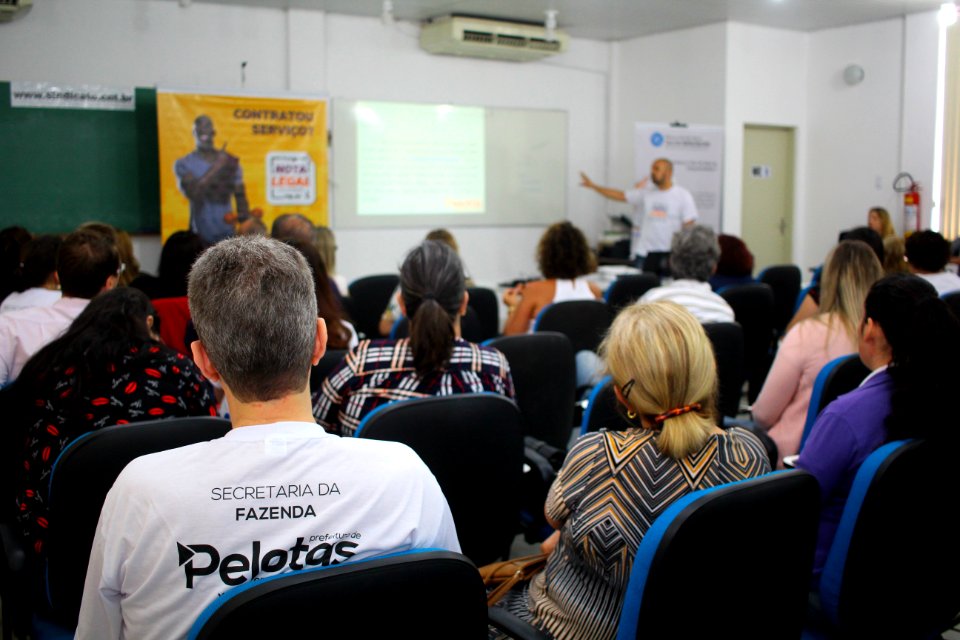 12.11.2018 - SMF - Palestra Programa Nota Legal Pelotense - Foto Marcel Avila