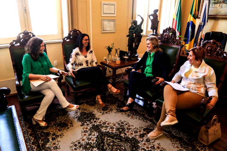 08.11.2018  Prefeita Paula Mascarenhas em reunião com as Juízas da 2ª Vara de Família, Maria da Gloria Barbosa e Beatriz Koci, sobre projeto Paternidade Legal - Foto: Gustavo Vara