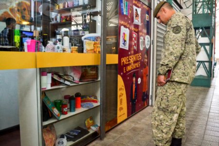 19.10.2018 - Visita do Exército uruguaio no mercado - Foto Michel Corvello-15