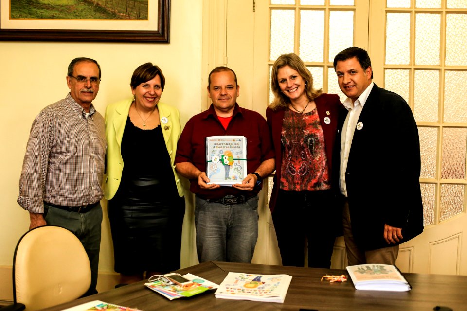 26.09.2018 - Prefeita Paula Mascarenhas durante entrega de material educativo em braile  - Foto: Gustavo Vara