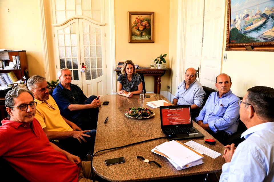 29.11.2018 - Prefeita Paula Mascarenhas em reunião com equipe do Plano de Mobilidade Urbana - Foto: Gustavo Vara