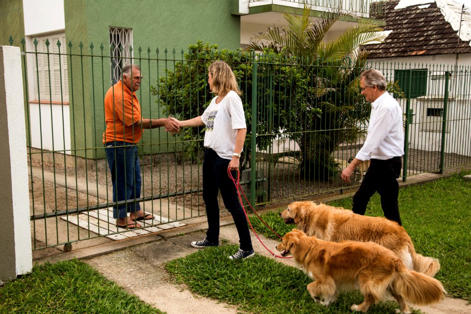 18.10.2018 - Prefeita Paula Mascarenhas e o vice Idemar Barz realizam caminhada de entrega das avenidas 25 de julho e Leopoldo Brod - Foto: Gustavo Vara