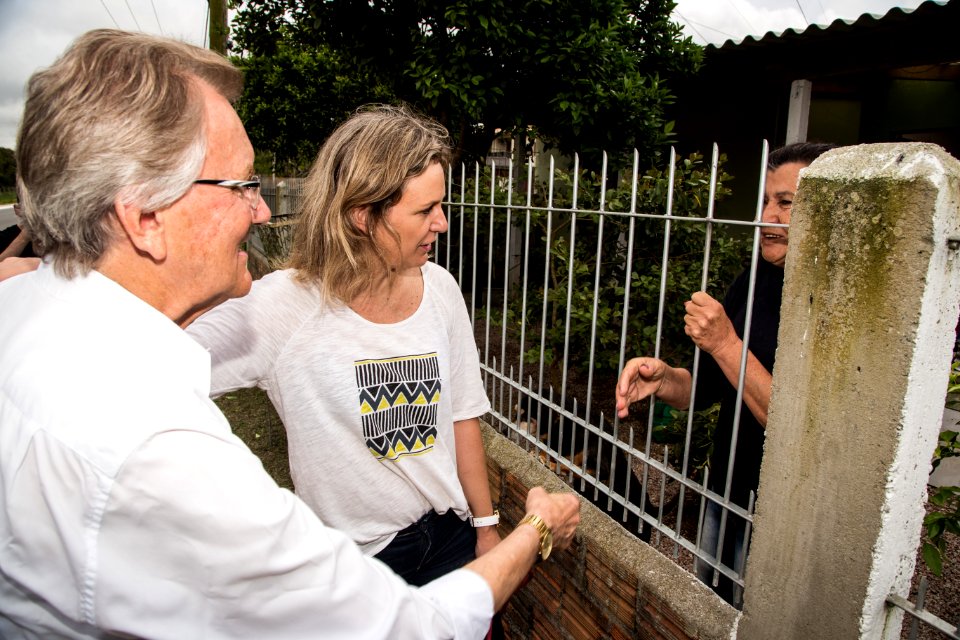 18.10.2018 - Prefeita Paula Mascarenhas e o vice Idemar Barz realizam caminhada de entrega das avenidas 25 de julho e Leopoldo Brod - Foto: Gustavo Vara