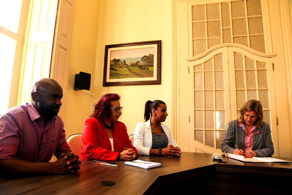 23.10.2018 - Prefeita Paula Mascarenhas realiza assinatura das leis de autoria da vereadora Daiane Dias  - Foto: Gustavo Vara