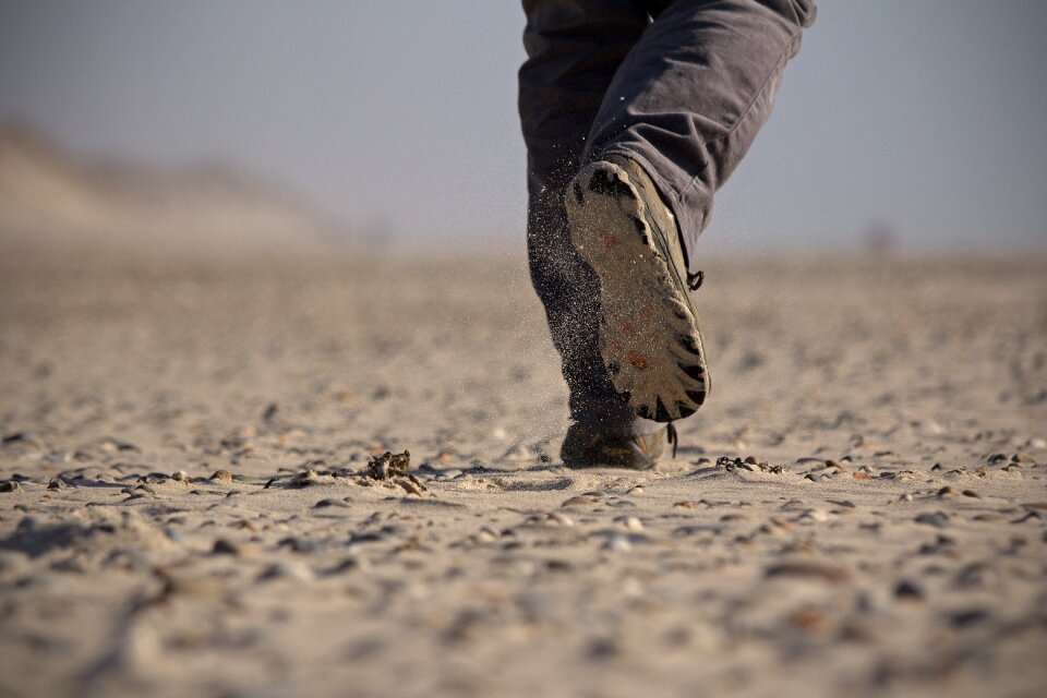 Sole direction on foot