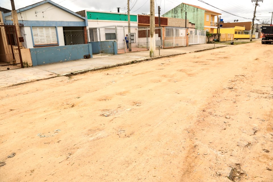 11.10.2018 - Prefeita Paula Mascarenhas e o vice Idemar Barz realizam a entrega de veículos no reservatório R5, entrega de máquinas e visita nas obras do Sanep,  no Fragata - Foto: Gustavo Vara