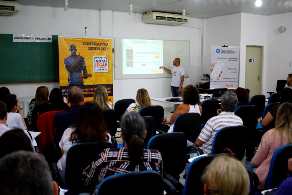 12.11.2018 - SMF - Palestra Programa Nota Legal Pelotense - Foto Marcel Avila