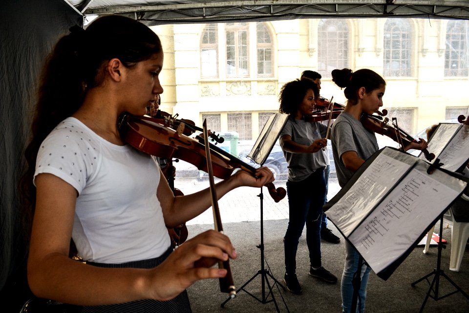 12.11.2018 - Apresentação da Orquestra Estudantil Municipal na Feira do Livro - Foto: Luiza Meirelles