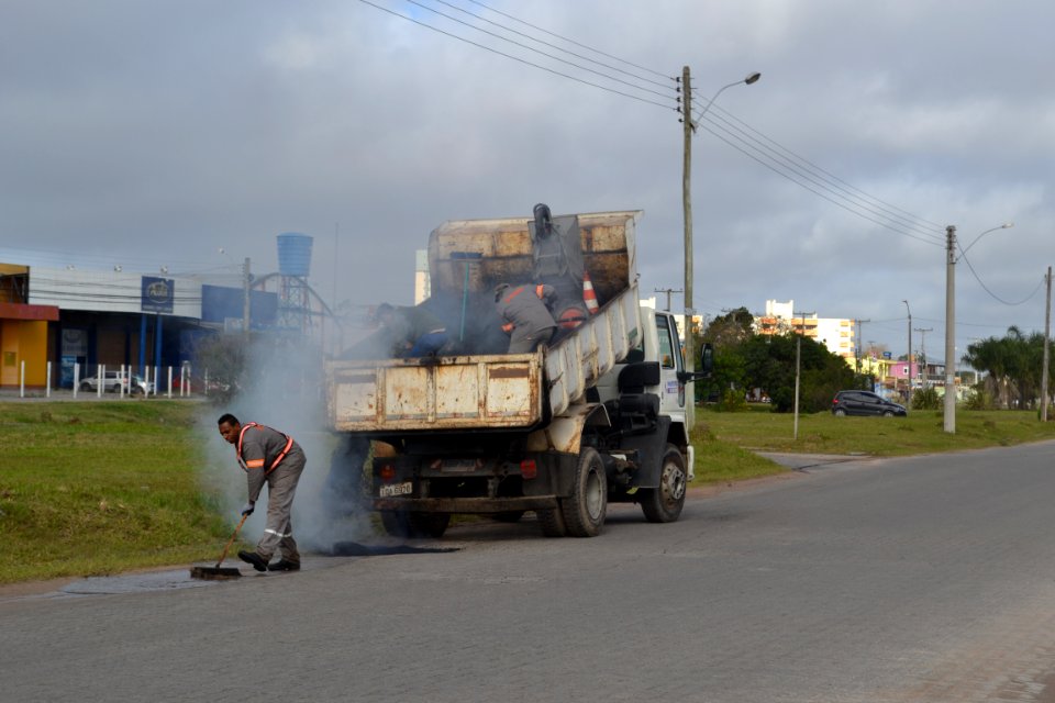 10.07.2018 - SSUI - Tapa buraco na Idelfonso Simões Lopes Neto - Foto Janine Tomberg (2)