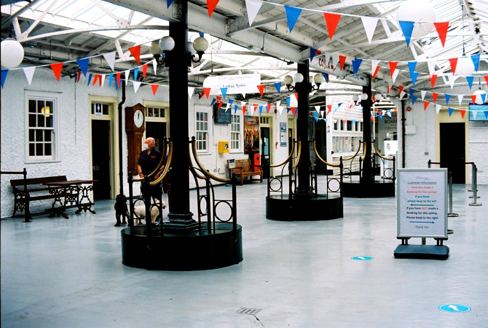 Ryde Pier Head Station concourse