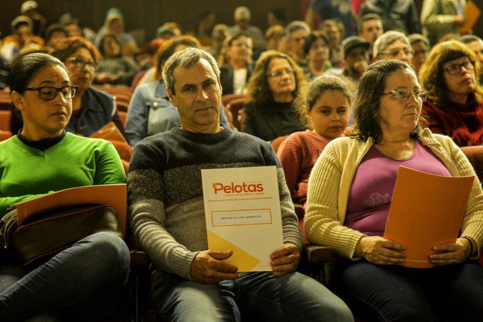 18.09.2018 - Prefeita Paula Mascarenhas durante entrega de lotes de regularização fundiária da ocupação Uruguai - 143 famílias - Foto: Gustavo Vara