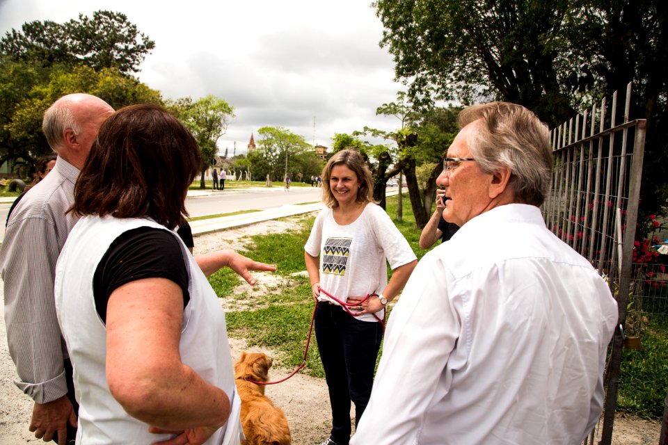 18.10.2018 - Prefeita Paula Mascarenhas e o vice Idemar Barz realizam caminhada de entrega das avenidas 25 de julho e Leopoldo Brod - Foto: Gustavo Vara