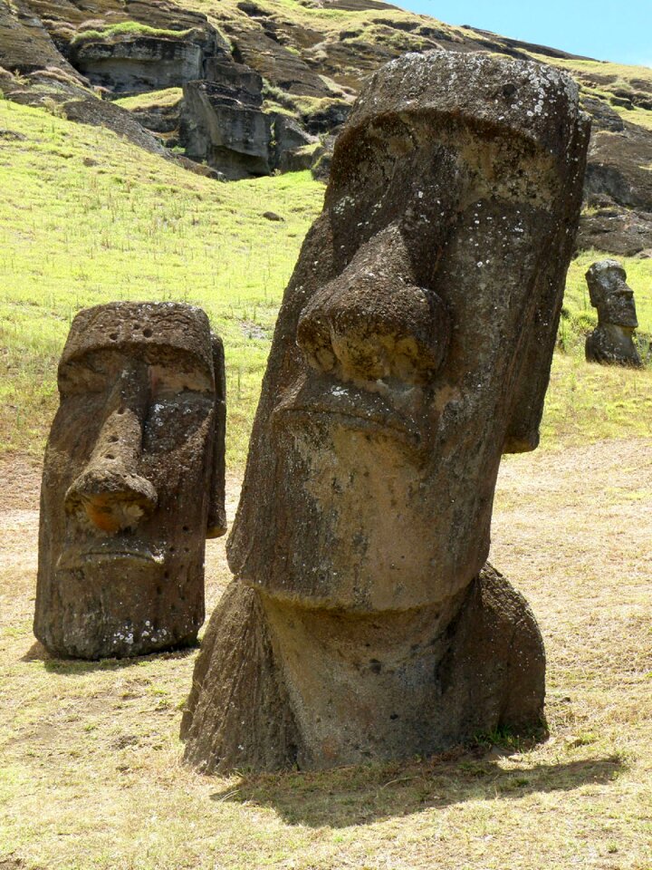 Maoi rapa nui sculpture