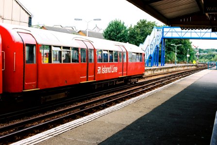 Shanklin bound 1938 stock unit at Ryde St Johns Road station photo